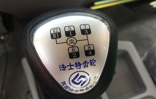 【國(guó)五】東風(fēng)后八輪挖機(jī)平板車(chē)
