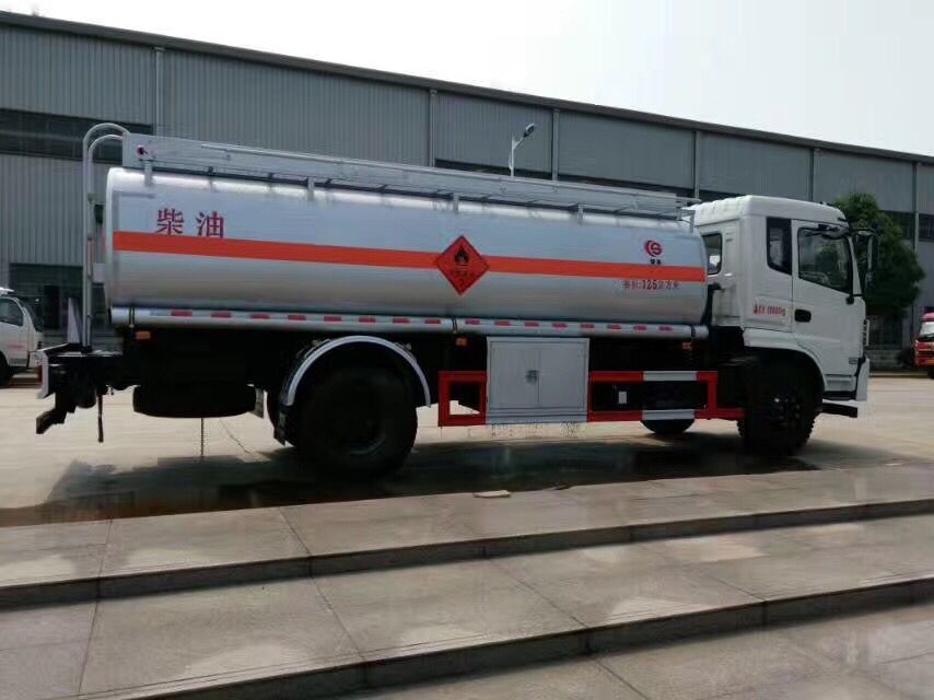 東風(fēng)新款后八輪運油車