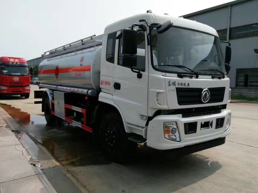 東風(fēng)新款后八輪運油車