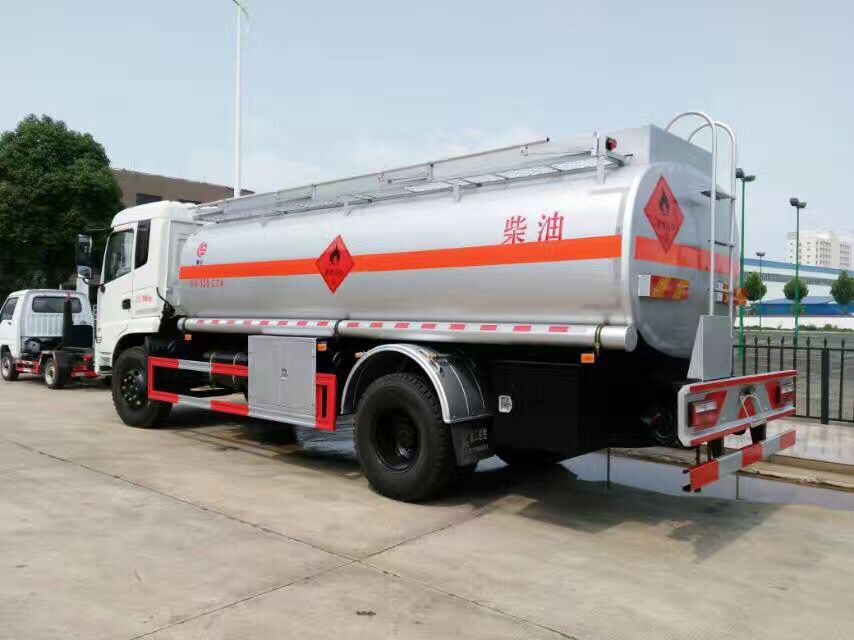 國五東風(fēng)新款后八輪運油車 國五東風(fēng)新款后八輪運油車