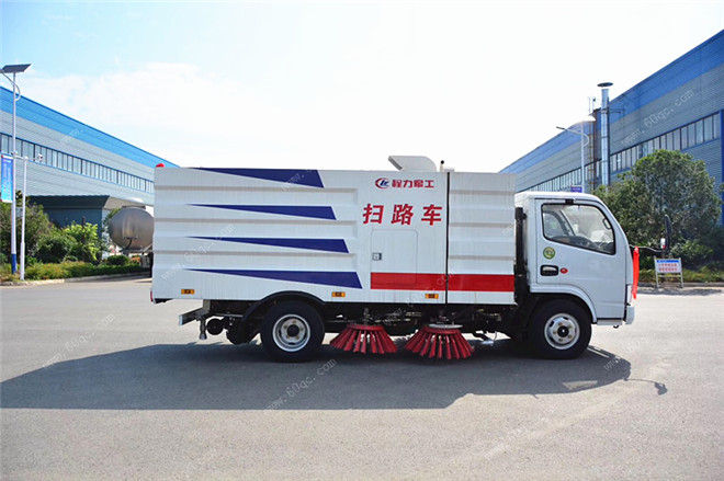 東風(fēng)多利卡D6掃路車(chē)