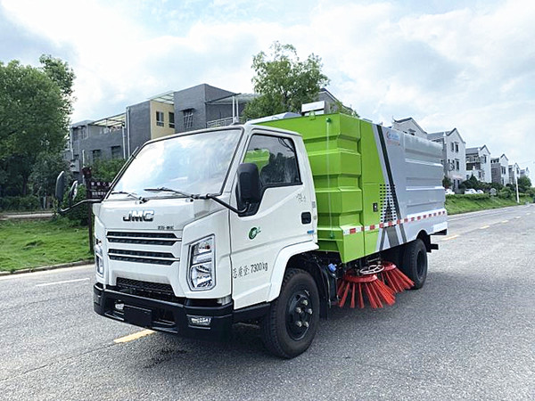 江鈴順達(dá)6方掃路車(chē)